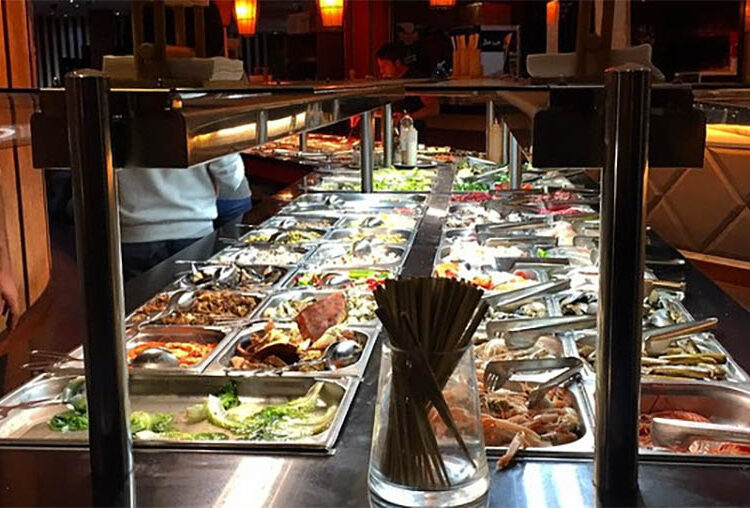 Impiden el acceso a un cliente habitual de un bufé libre por comer demasiado