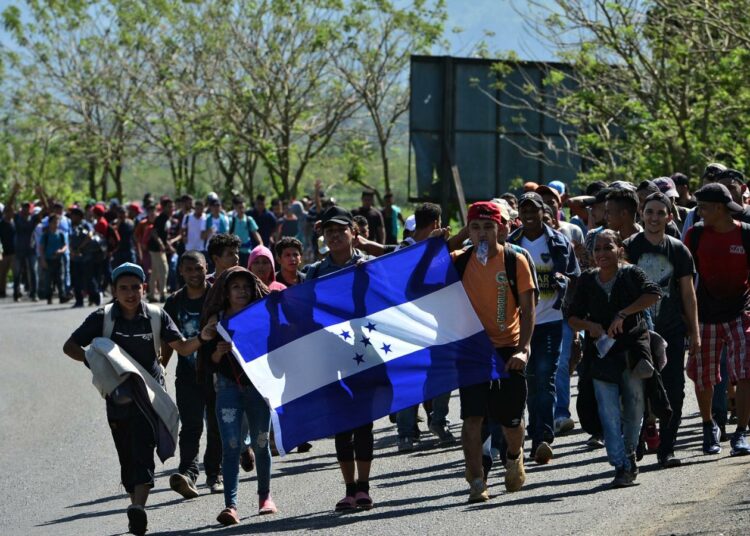 México alcanza acuerdos con caravana de migrantes