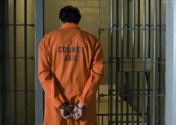 Un pedófilo estadounidense que se declaró mujer fue recluido en una prisión femenina y violó a una compañera de celda