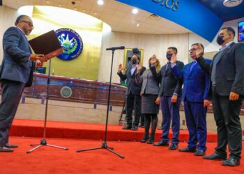 Estos son los diputados que conforman la comisión de antejuicio contra Norman Quijano