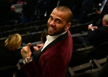 Dani Alves negocia su sorpresivo regreso a Barcelona: el vuelo misterioso y la reunión que tendrá