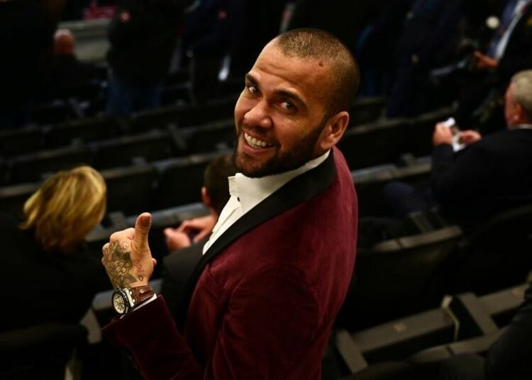 Dani Alves negocia su sorpresivo regreso a Barcelona: el vuelo misterioso y la reunión que tendrá