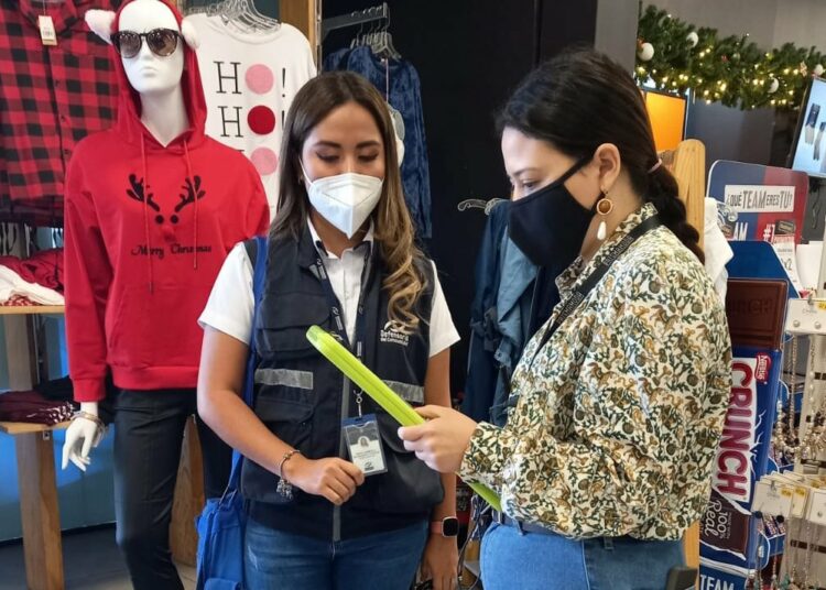Defensoría del consumidor continúa ejecutando verificación de precios durante actividad comercial de “viernes negro”