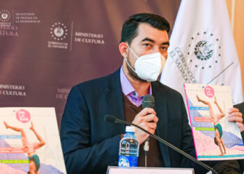 Gobierno presenta la primera edición impresa de la revista cultural Malabar