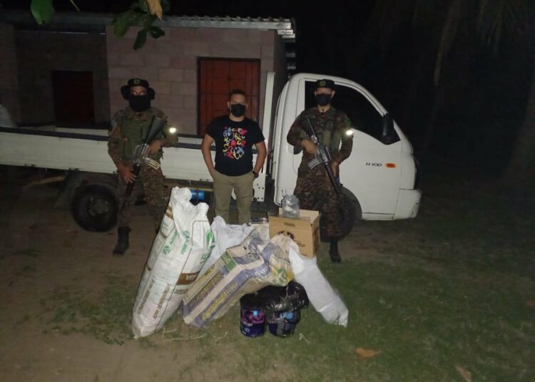 FAES intercepta a sujeto que pretendía ingresar al país mercadería y animales sin documentación