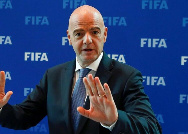 Gianni Infantino, presidente de la FIFA, consideró insuficientes los castigos por el grito homofóbico