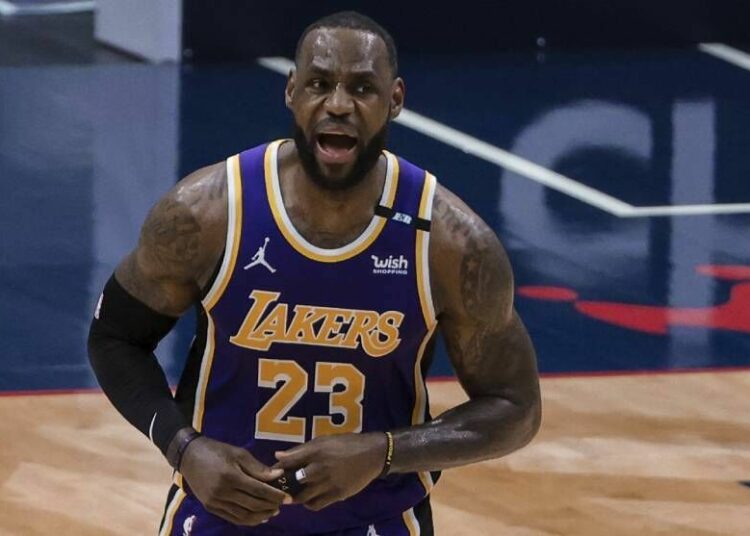 Multan con 15.000 dólares a LeBron James por realizar un «gesto obsceno» durante un partido de la NBA