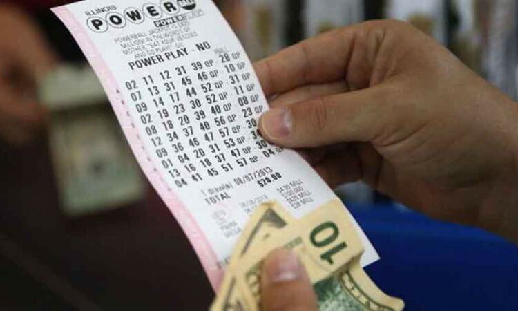 Un hombre gana un millón de dólares en la lotería y lo declara falsamente en pérdidas