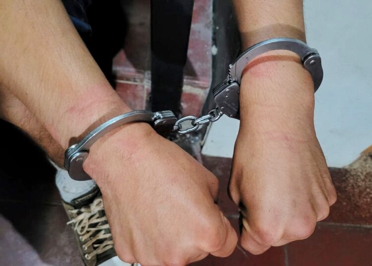 Pandillero menor de edad es capturado con armas ilegales en La Libertad