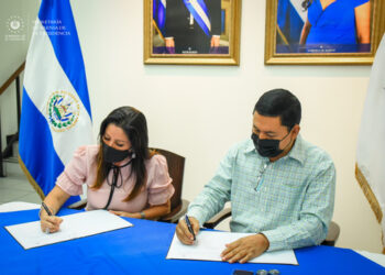 Gobierno construirá proyecto habitacional para 44 familias de colonia El Milagro de la Paz, en San Miguel