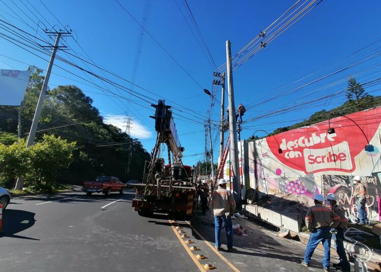 Ministerio de obras públicas realiza la remoción de postes de tendido eléctrico en redondel Utila