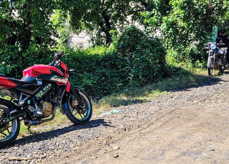 Llegó a enflorar a familiares en San Miguel, y un sujeto le robó la moto