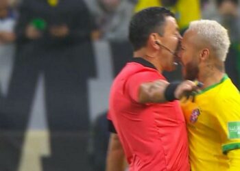 La Conmebol suspende al árbitro Roberto Tobar por poner en «riesgo el control del partido» al no expulsar a Neymar