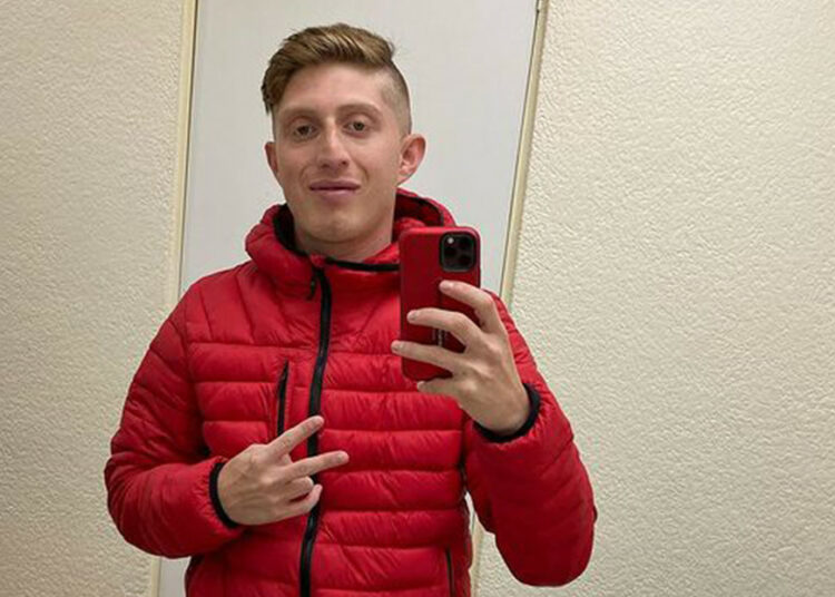 Revelan video de presuntos policías vestidos de civil que alteran la escena donde murió el actor Octavio Ocaña