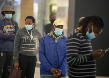 La médica sudafricana que alertó por primera vez sobre Ómicron reveló cuáles son sus síntomas