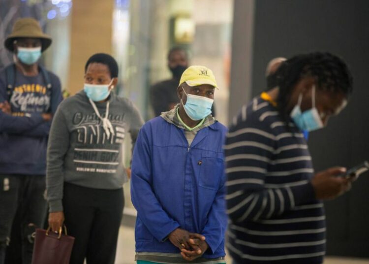 La médica sudafricana que alertó por primera vez sobre Ómicron reveló cuáles son sus síntomas