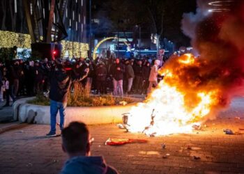 Cuarta noche de violencia en Países Bajos: al menos 21 detenidos en las protestas contra las medidas por el covid-19