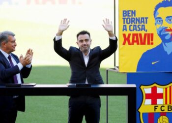 Así fue la emotiva presentación de Xavi como nuevo entrenador del Barcelona
