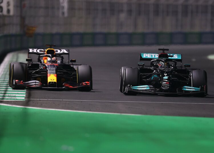 Lewis Hamilton gana accidentado GP de Arabia Saudita y el campeonato se definirá en Abu Dabi