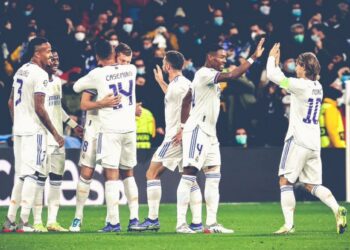 El Real Madrid frena al Inter y pasa líder a octavos de Champions
