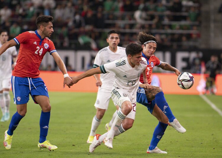 El agónico gol de Chile que desató críticas al Tri y al Tata Martino