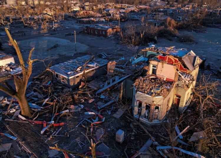Estados Unidos declaró el estado de emergencia en los estados de Illinois y Tennessee tras tornados