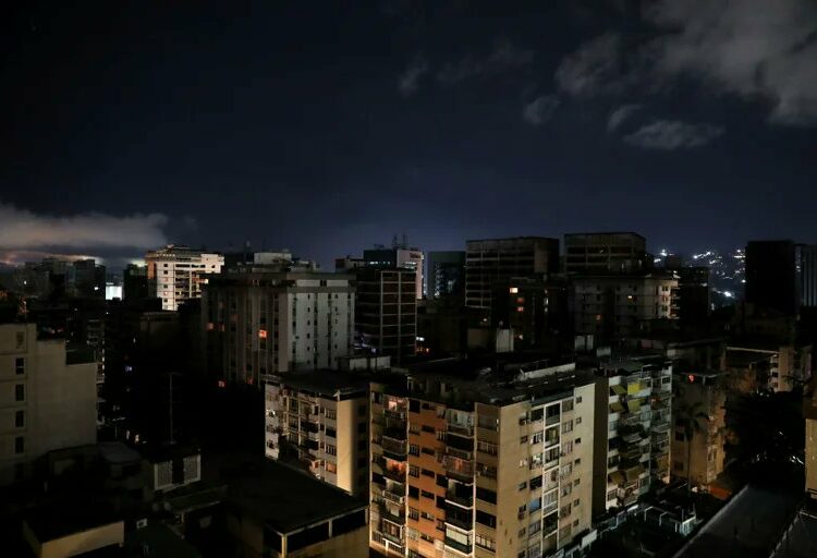 Un nuevo apagón general dejó a oscuras a casi toda Venezuela