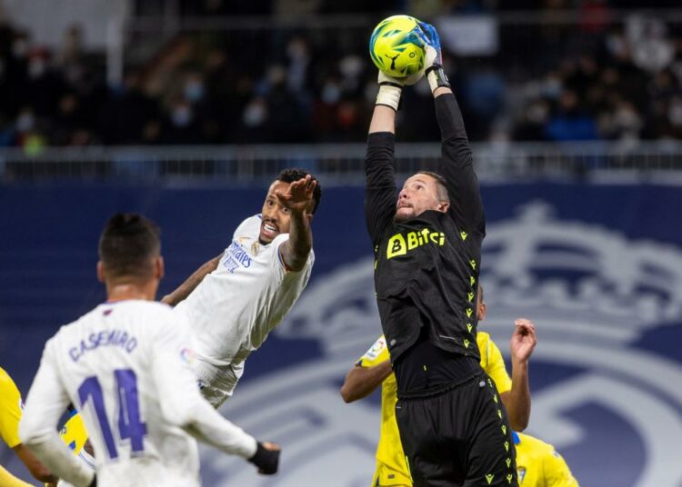 El Real Madrid cede un empate en casa ante el Cádiz