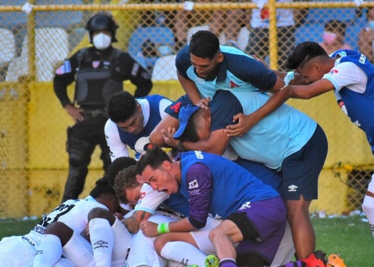 Con doblete de Duvier Riascos Alianza se corona campeón del Apertura 2021