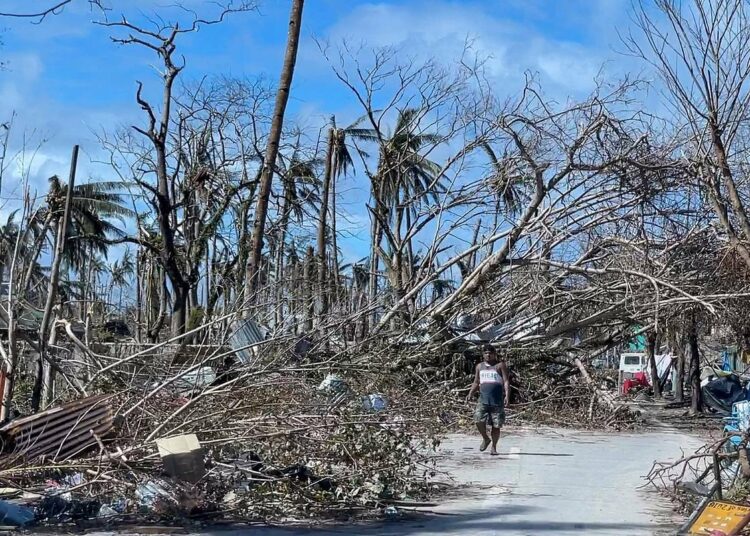 Al menos 208 muertos y medio millón de desplazados por el paso del tifón ‘Rai’ en Filipinas