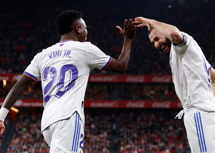 El gran gol de Karim Benzema en la victoria del Real Madrid, único líder en España