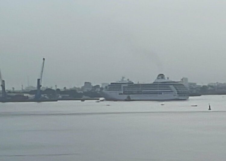 Colombia niega el desembarque a un crucero con siete personas contagiadas de covid-19