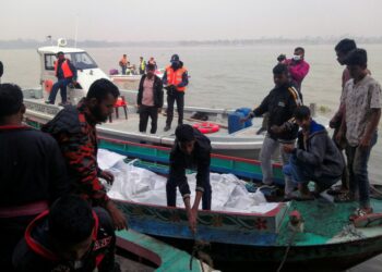 Incendio de un ferri en Bangladés deja al menos 36 muertos