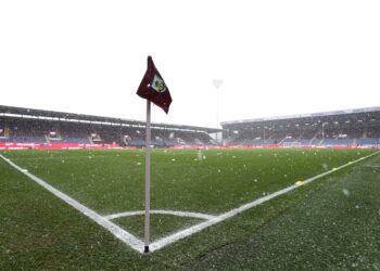 El Leeds no podrá jugar su próximo partido por una ola de contagios de coronavirus en su plantel