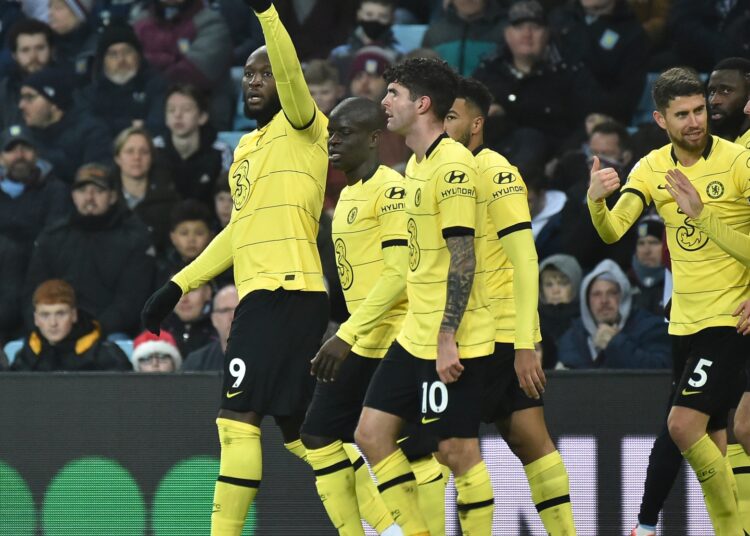 Chelsea sufre para ganar 3-1 al Aston Villa, exhibición del líder City