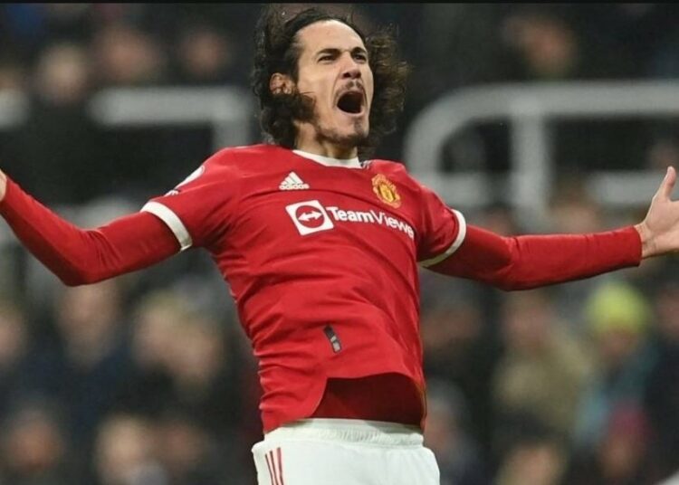 Cavani salva al Manchester United en Newcastle