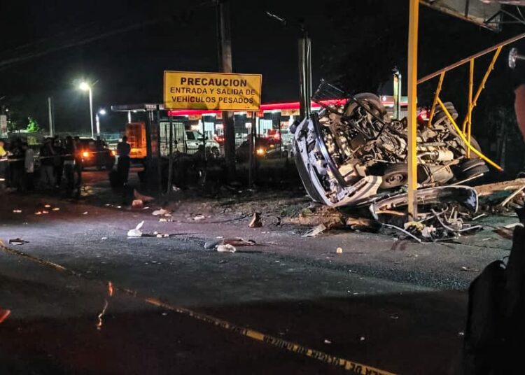 Tres muertos y varios lesionados tras fuerte accidente de tránsito, en la madrugada de este jueves