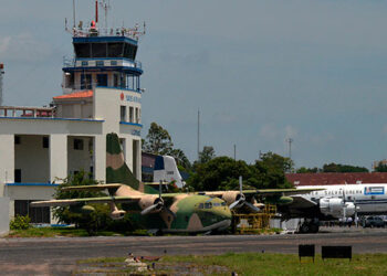 Avioneta de Fuerza Aérea sufre accidente mientras cumplía una misión en cercanías de playa La Puntilla, en La Paz