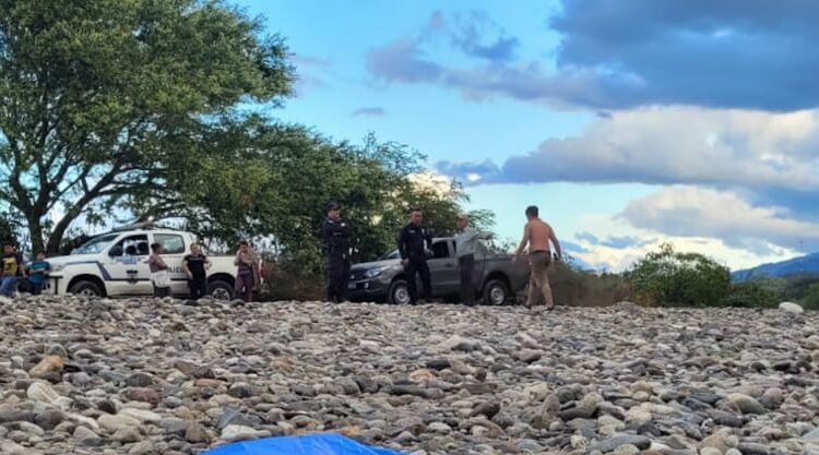 Hombre muere ahogado en una poza: familia confirmó que no sabía nadar