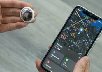 Un hombre descubre un AirTag implantado en su auto tras ser alertado por una aplicación, evitando así el probable robo de su deportivo