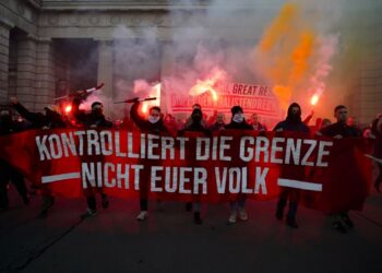 Unas 40 mil personas protestan en Austria contra vacunación obligatoria