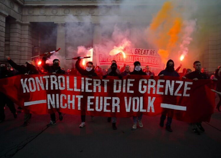 Unas 40 mil personas protestan en Austria contra vacunación obligatoria