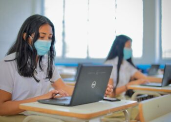 El 85.2 % de los estudiantes aprobó la prueba AVANZO 2021 con un nivel de logro entre intermedio y superior