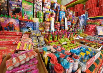 Bomberos realizan inspecciones en comercios de ventas de pólvora