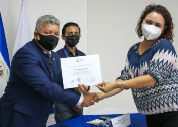 Bandesal beneficia a 700 nuevos empresarios a través del Plan de Negocios Bancables