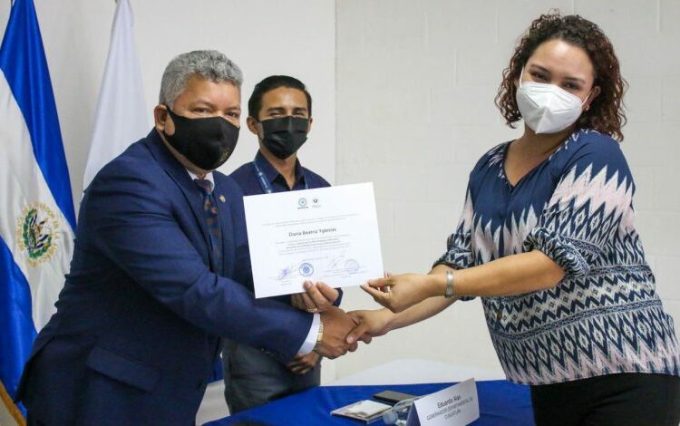 Bandesal beneficia a 700 nuevos empresarios a través del Plan de Negocios Bancables