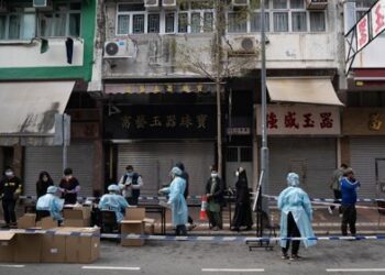 China confina a medio millón de personas por brote de covid en Zhejiang