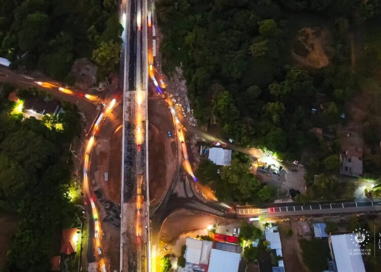 Paso a desnivel en Comalapa sería entregado en enero del 2022