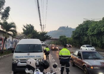 PNC mantiene controles vehiculares en diferentes puntos del país