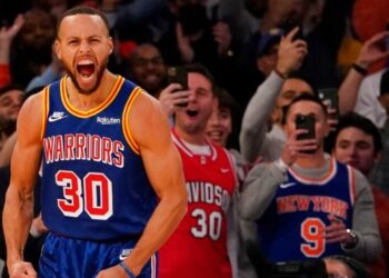(VIDEO) Stephen Curry se convirtió en el máximo anotador de triples de la NBA